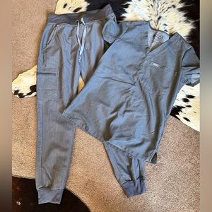 Figs jogger scrub set